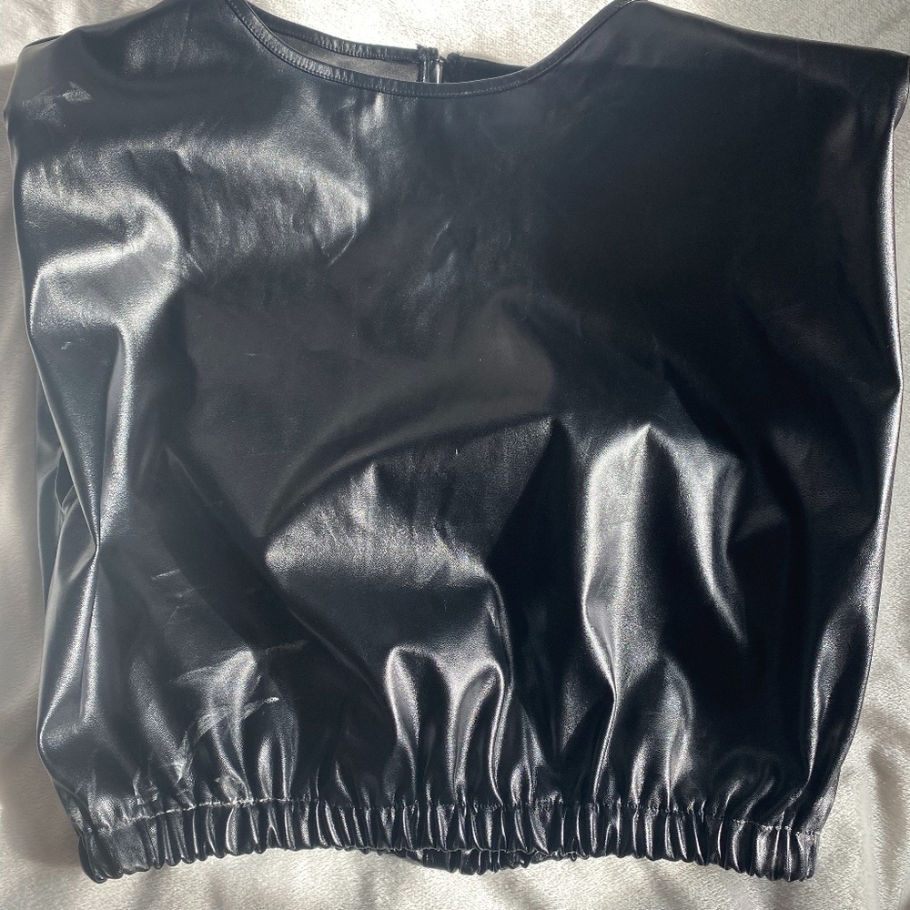 BLACK LEATHER SHOULDER PAD TOP